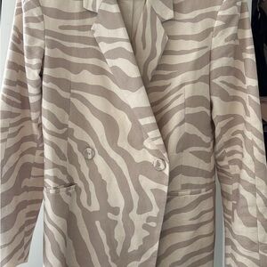 Elegant Beige Zebra Print Women's Blazer